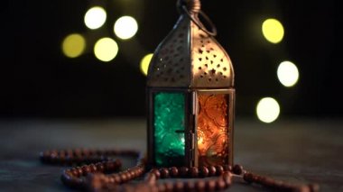 Arap feneri ve tasbih (tespih boncukları) sinematik çekimi, Ramazan ve bayram görüntüleri