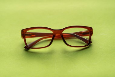 Gözlük ya da gözlük yeşile karşı izole