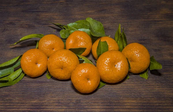 Tangerines Leaves Black Wooden Table — Stock Photo, Image