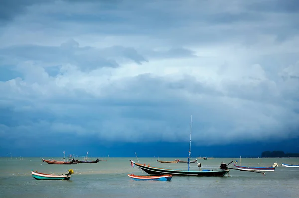 Seascape with three fishing boat within the storm cloud. — Stock Photo, Image