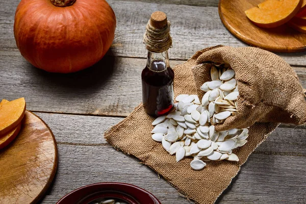 Cold pressed Pumpkin seed oil in a glass bottle, raw pampkin dec — 图库照片