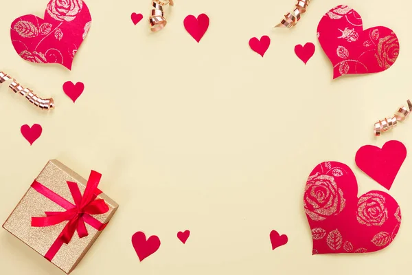 Valentine's Day background. red hearts and gold decorations on yellow background. Flat lay, top view, copy space — Stock Photo, Image