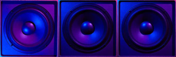 Fala Wsteczna Lat Przedni Obraz Audio Trzy Głośniki Neonowym Świetle — Zdjęcie stockowe