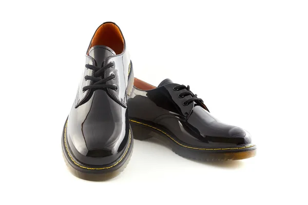 Schwarze Glänzende Lederschuhe Für Frauen Damenmode Schuhe Auf Weißem Hintergrund — Stockfoto