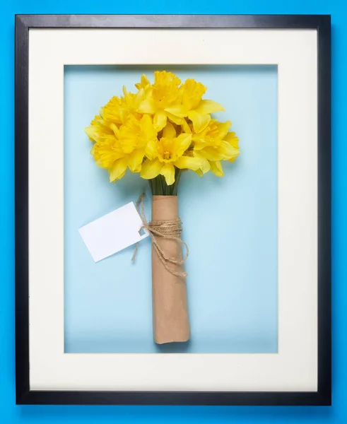 Bouquet Fleurs Jaunes Printanières Bunch Narcisse Emballé Papier Artisanal Avec — Photo