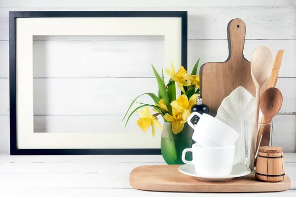 キッチンワイドバナーのコンセプトのための空白のスペース スプーン ティーポット カップ ローリングピン 木製のテーブルの上のボウル 白い背景とモックアップのためのキッチン背景 — ストック写真