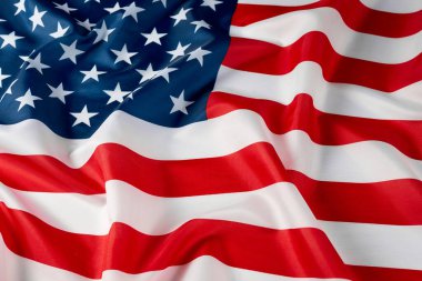 Dalgalı Amerikan bayrağını kapatın. ABD 'nin saten desenli bayrağı. Anma Günü ya da 4 Temmuz. Bayrak ve özgürlük kavramı