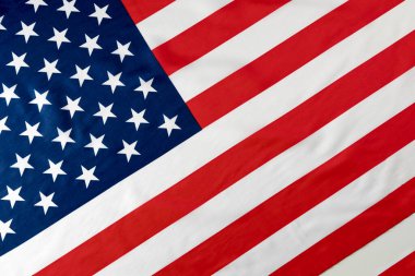 Dalgalı Amerikan bayrağını kapatın. ABD 'nin saten desenli bayrağı. Anma Günü ya da 4 Temmuz. Bayrak ve özgürlük kavramı