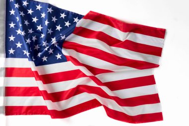 Dalgalı Amerikan bayrağını kapatın. ABD 'nin saten desenli bayrağı. Anma Günü ya da 4 Temmuz. Bayrak ve özgürlük kavramı