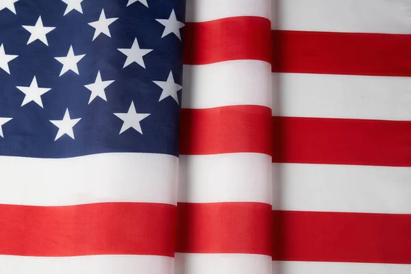 Primer Plano Bandera Estadounidense Con Volantes Bandera Curva Textura Satinada —  Fotos de Stock