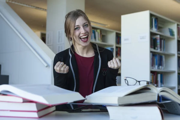 Young Woman Studying Successful Attitude — Stock Photo, Image