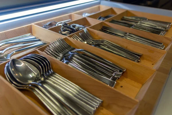 Набір столових приборів ложки, ножа та виделки — стокове фото