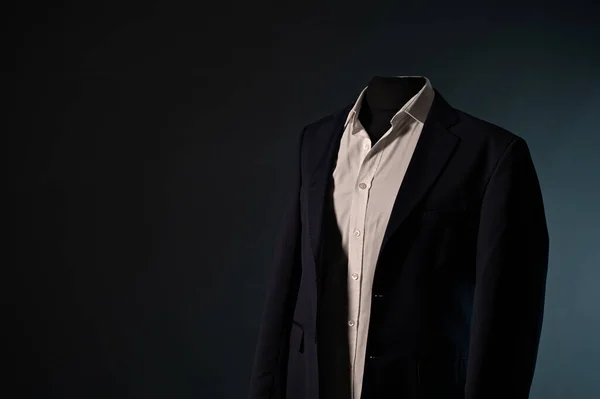 男性スーツドレスフォーム お店のマネキンの男の衣装 — ストック写真