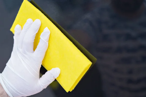 Hand Rubber Reinigen Handschoen Reinigen Oppervlak Met Reinigingsapparatuur — Stockfoto