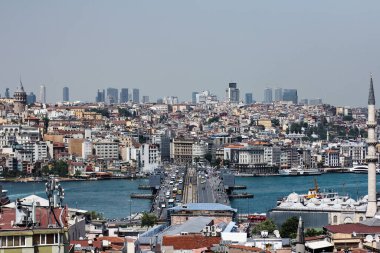 İstanbul 'un Panorama' sı, yukarıdan Türkiye. Galata Kulesi ve Altın Boynuz Köprüsü 'ne bakın