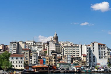 Turkey, İSTANBUL - Mayıs, 2020. İstanbul 'un Galata Kulesi' nin panoramik manzarası çevresindeki eski binalarla.