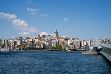 Turkey, İSTANBUL - Mayıs, 2020. İstanbul 'da Galata Kulesi' nin panoramik manzarası ve galata bringe çevresindeki tüm binalarla birlikte.
