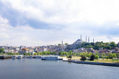 İstanbul kenti, Altın Boynuz 'dan şehre ve camiye manzara