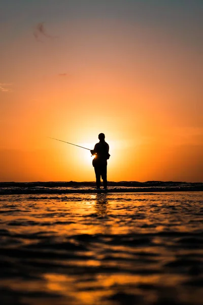 Bali Siluetinde Gün Batımı Balıkçılığı — Stok fotoğraf