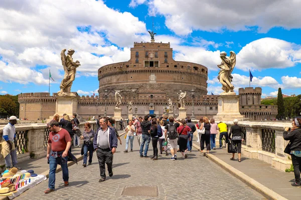 Castel Sant Angelo Ponte Sant Angelo Brücke Menschen Gehen Rom — Stockfoto