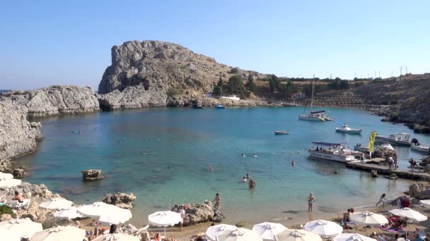 Paul Bay Sandy Beach Boats People Swimming Clear Mediterranean Sea — 图库视频影像