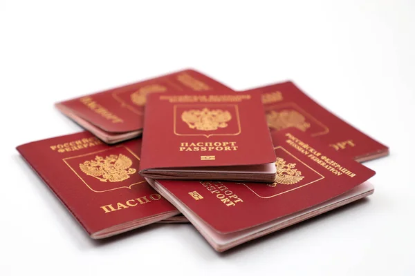 Passeport Russe Cinq Pièces Sur Fond Blanc — Photo