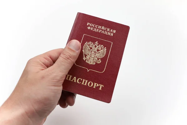 Mão Com Passaporte Russo Fundo Branco — Fotografia de Stock