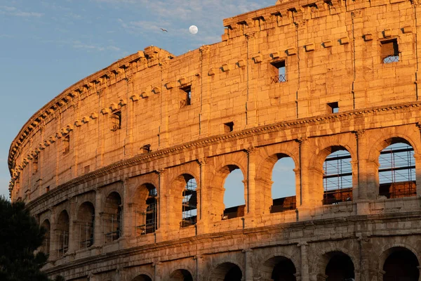 Romeins Colosseum Bij Zonsondergang Zichtbare Zonsondergang Aan Hemel Rome Italië — Stockfoto