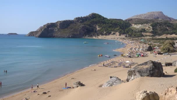 Tsampika Stranden Medelhavet Sandstrand Våg Kust Solig Dag Rhodos Grekland — Stockvideo