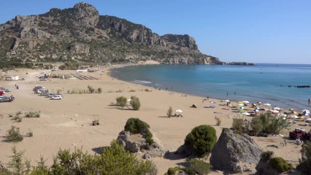 Tsampika Stranden Medelhavet Sandstrand Våg Kust Solig Dag Rhodos Grekland — Stockvideo