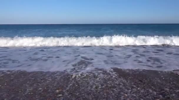 Море Побережье Галечный Пляж Волна Ударяет Берегу — стоковое видео