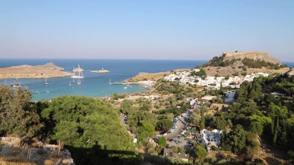 Rodas Lindos Antigua Acrópolis Bahía Con Barcos Mar Mediterráneo Grecia — Vídeo de stock