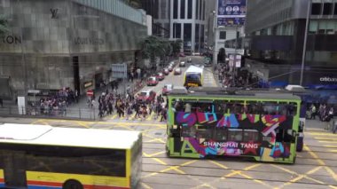 Hong Kong, kalabalık bir yaya geçidi. Hong Kong Kasım 2017