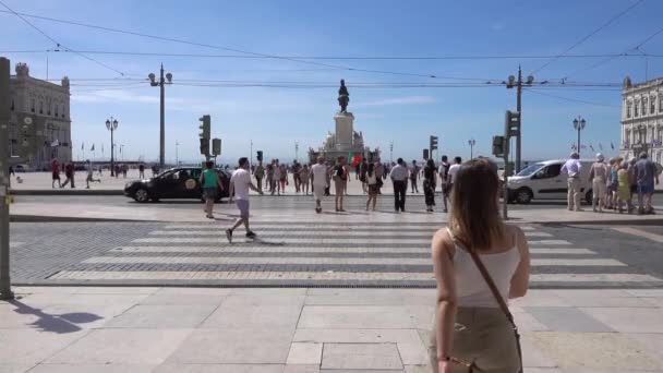 Lissabon Portugal Commerce Square Fußgängerüberweg Menschen Statue Von King Jose — Stockvideo