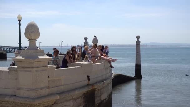 Lisabon Portugal Bay Promenáda Lidé Odpočívají Lisabon Portugalsko Květen 2017 — Stock video