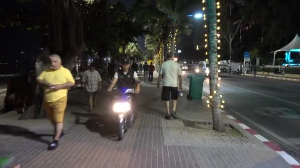 Pattaya Avonds Wandeling Langs Promenade Van Pattaya Mensen Auto Lichten — Stockvideo