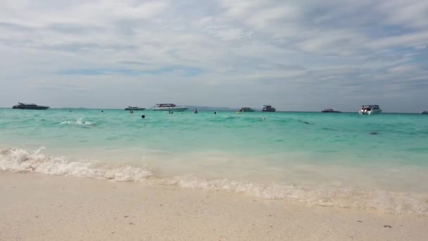 Thajsko Pattaya Koh Lan Island Tien Beach Moře Vlny Lodě — Stock video