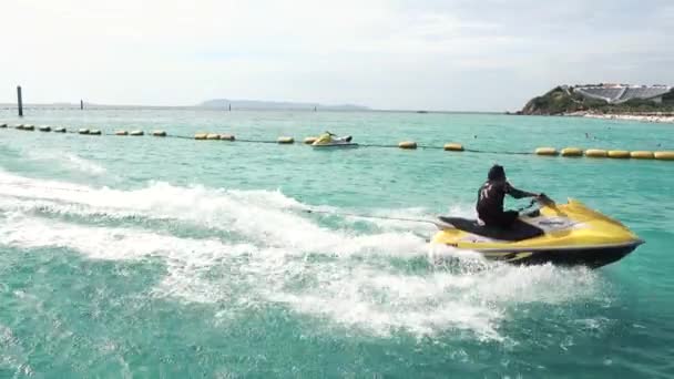 Thailand Koh Lan Island 2017 Samae Beach Hav Strand Folk – Stock-video