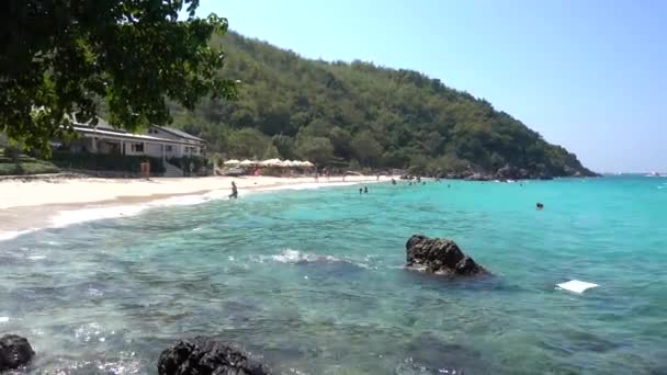 Pattaya Koh Larn Island Yai Beach Θάλασσα Παραλία Άνθρωποι Χαλαρώνουν — Αρχείο Βίντεο