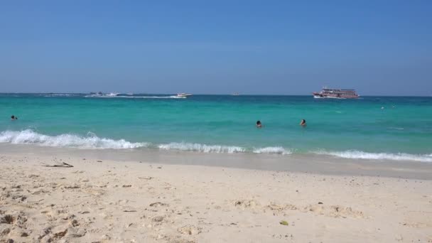 Pattaya Koh Larn Adası Yai Sahili Deniz Tekne Sahil Turkuaz — Stok video