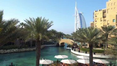 Dubai Mina a Salam Madinat Jumeirah Hotel Burj Al Arab manzaralı. Birleşik Arap Emirlikleri Dubai 15.03.2017 