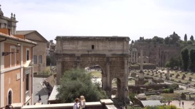 Roma, Roma forumu, Septimius Severus kemeri, antik Roma harabeleri. Roma, İtalya, Mayıs 2019.