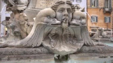Roma, Pantheon, Piazza della Rotonda, Fontana del Pantheon. Roma, İtalya, Mayıs 2019. 