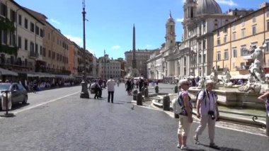 Roma, Piazza Navona, Fontana del Nettuno, Fontana dei Quattro Fiumi. Roma, İtalya, Mayıs 2019. 