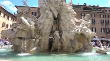 Roma, Piazza Navona, Fontana dei Quattro Fiumi. Roma, İtalya, Mayıs 2019. 