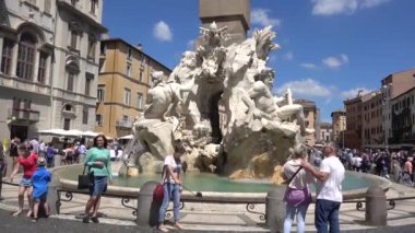 Roma, Piazza Navona, Fontana dei Quattro Fiumi. Roma, İtalya, Mayıs 2019. 