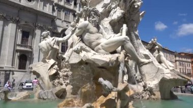 Roma, Piazza Navona, Fontana dei Quattro Fiumi. Roma, İtalya, Mayıs 2019. 