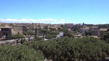 Roma, tepeden Roma 'ya, Kolezyum, Capitol tepesinden kaldırıldı. Roma, İtalya, Mayıs 2019. 