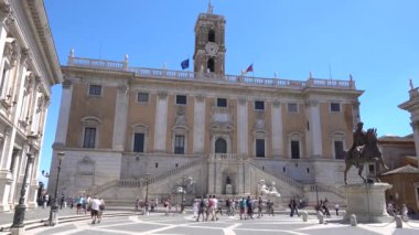 Roma, Piazza del Campidoglio, Statue equestre di Marco Aurelio, Palazzo dei Conservatori. Roma, İtalya, Mayıs 2019. 