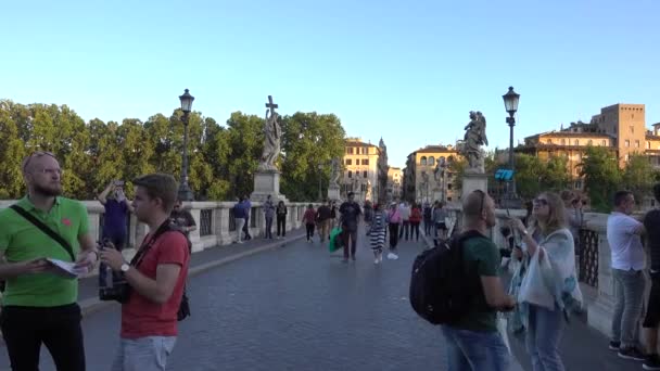 Roma Ponte Sant Angelo Ponte Gente Cammina Roma Italia Maggio — Video Stock